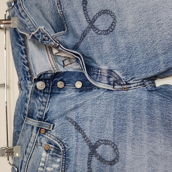 Levi's‎ Light Blue Distressed Women's Jeans - Picture 3 of 6